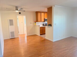 8306 W Manchester Ave, Unit 14 in Los Angeles, CA - Foto de edificio - Building Photo