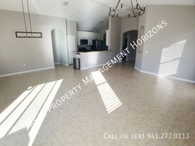 15683 Lemon Fish Dr in Lakewood Ranch, FL - Foto de edificio - Building Photo