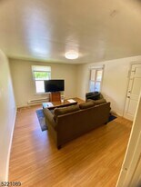 3 Hillside Ave in Newton, NJ - Building Photo