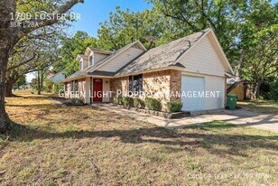 1700 Foster Dr in Arlington, TX - Building Photo