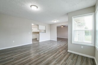 319 Rustic Dr in Pasadena, TX - Foto de edificio - Building Photo