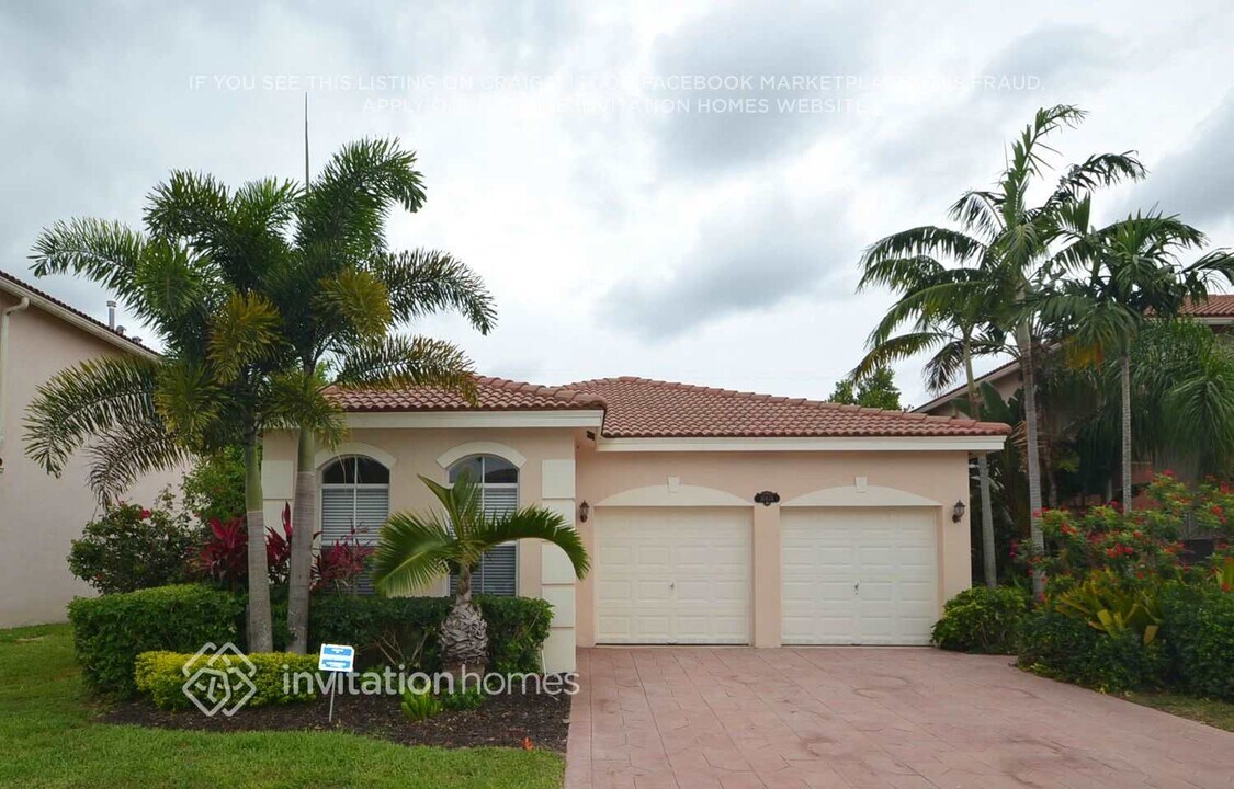 10674 Old Hammock Wy in Wellington, FL - Building Photo