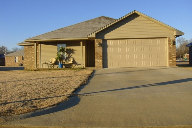 property at 1000 S Pittsburg Ave