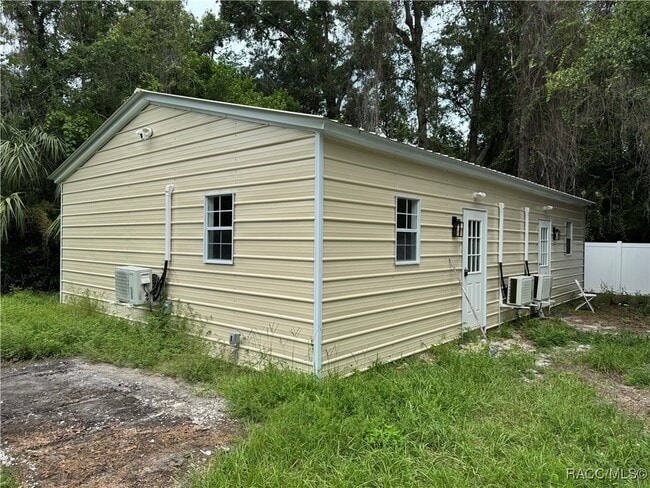 6345 W Mango Ln in Crystal River, FL - Building Photo - Building Photo