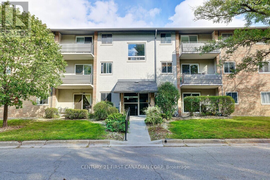 675 Wonderland Rd S in London, ON - Building Photo