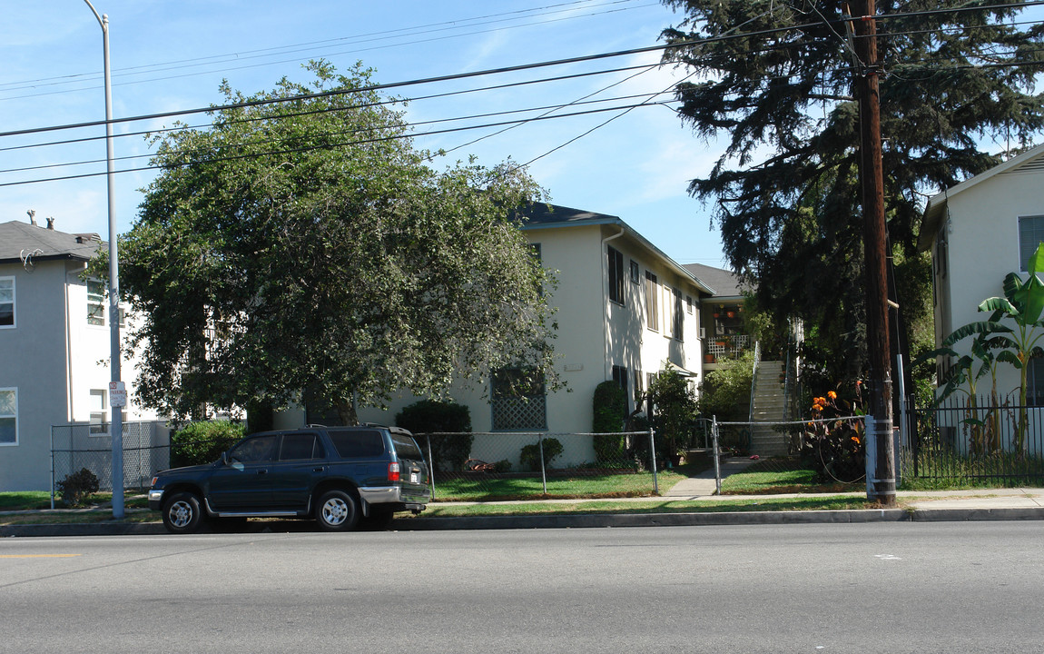 12233 Vanowen St in North Hollywood, CA - Building Photo