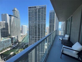 500 Brickell Ave in Miami, FL - Building Photo