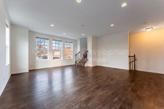 112 Waterbury Cir in Schaumburg, IL - Foto de edificio - Building Photo