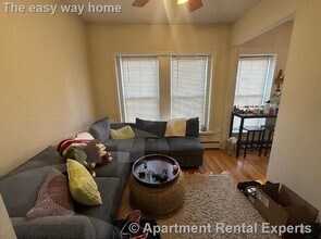 1054 Cambridge St, Unit #4F in Cambridge, MA - Foto de edificio - Building Photo