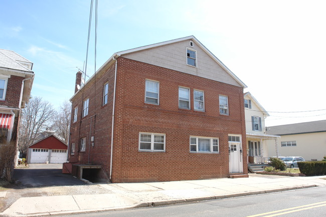 138 Fisher Ave in Bound Brook, NJ - Building Photo - Building Photo