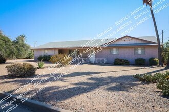 4201 E Stanford Dr in Phoenix, AZ - Foto de edificio - Building Photo