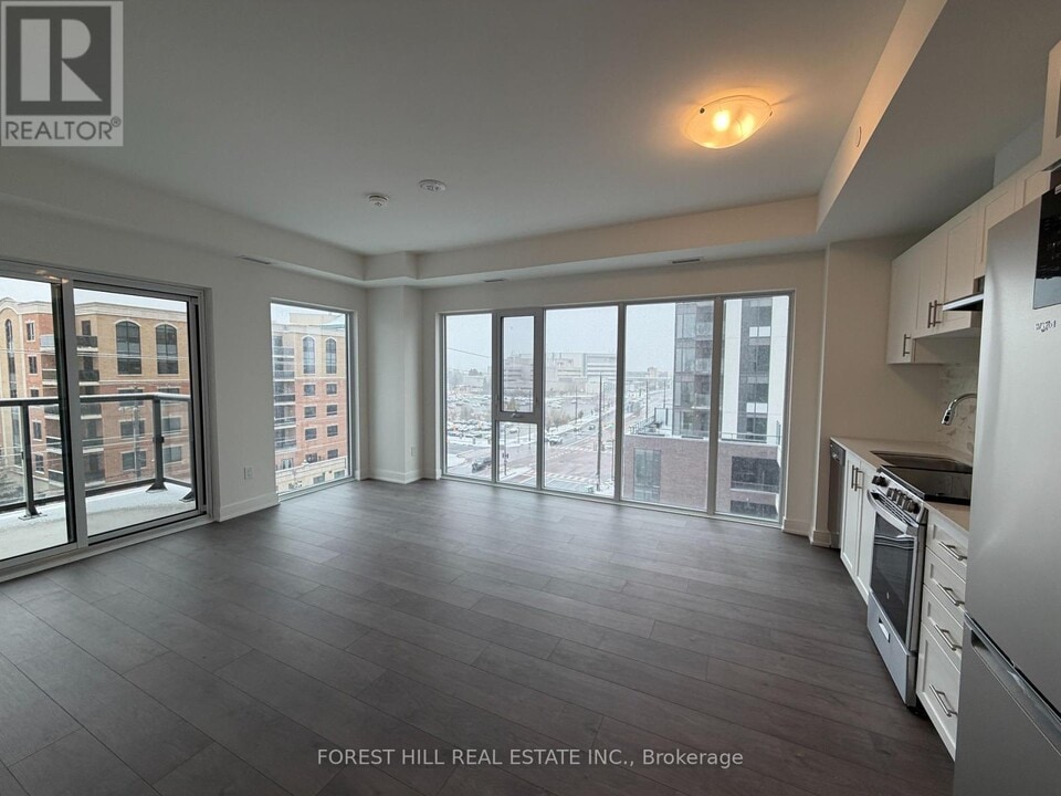 715 Davis Dr in Newmarket, ON - Building Photo