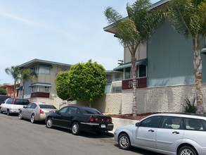 College Grove in San Diego, CA - Building Photo - Building Photo