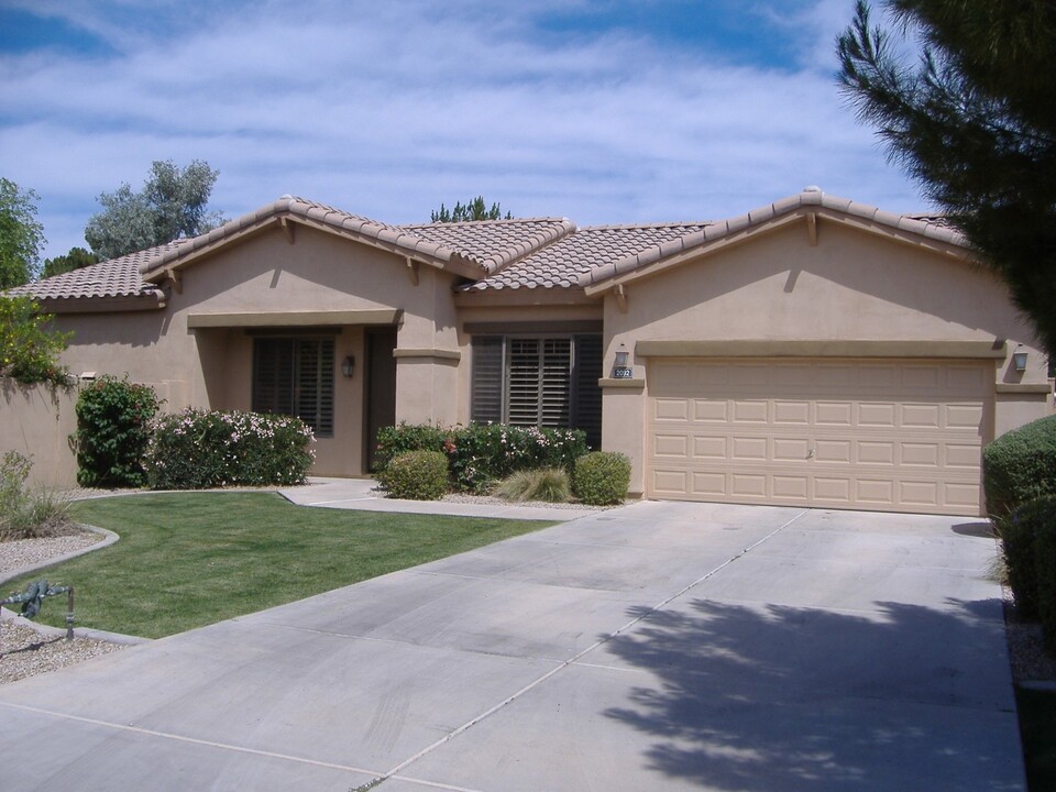 2092 W Olive Way in Chandler, AZ - Building Photo