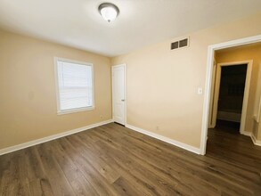 1721 S Volutsia Ave in Wichita, KS - Building Photo - Building Photo