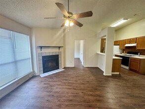 1510 S Medina St in Lockhart, TX - Building Photo - Building Photo