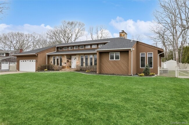 property at 3 Harbor Rd