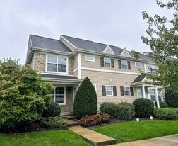 701 Brentwood Dr in Lititz, PA - Building Photo
