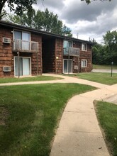 Immaculate 1 Bedroom Apartment in Rockford, IL - Building Photo - Building Photo