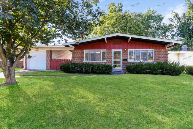 property at 1405 Arlington Dr