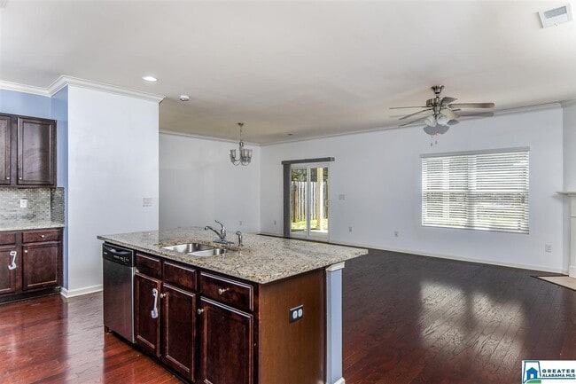 407 W Park Dr in Fultondale, AL - Foto de edificio - Building Photo