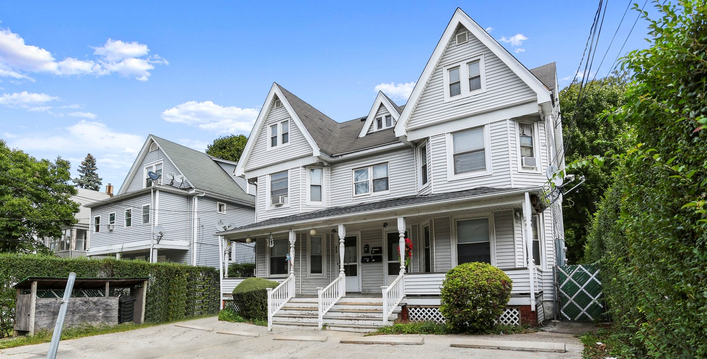 70 Lockwood Ave in Stamford, CT - Building Photo