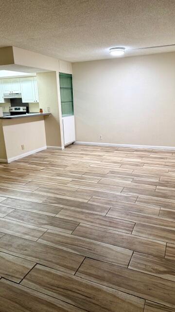 property at 1520 SE Royal Green Cir