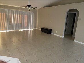 2703 SW 2nd Pl in Cape Coral, FL - Foto de edificio - Building Photo