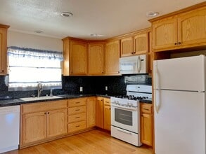 1691 Albion Ct in Hollister, CA - Building Photo - Building Photo