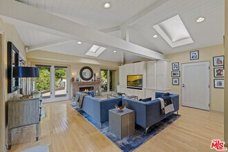 1457 Claridge Dr in Beverly Hills, CA - Building Photo - Building Photo