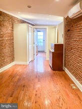 1122 E Passyunk Ave in Philadelphia, PA - Building Photo - Building Photo