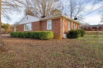 458 Parker Cir in Norwood, NC - Building Photo - Building Photo