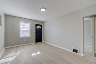 5305 Wilborn Dr in Jennings, MO - Building Photo - Building Photo