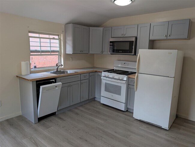 57-30 256th St in New York, NY - Building Photo - Building Photo