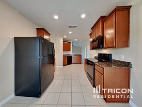 833 Painted Bison Dr in La Marque, TX - Building Photo - Building Photo