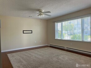 333N Newport Way in Monroe Township, NJ - Building Photo - Building Photo