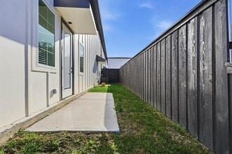 324 N Patton Ave in Dallas, TX - Building Photo - Building Photo