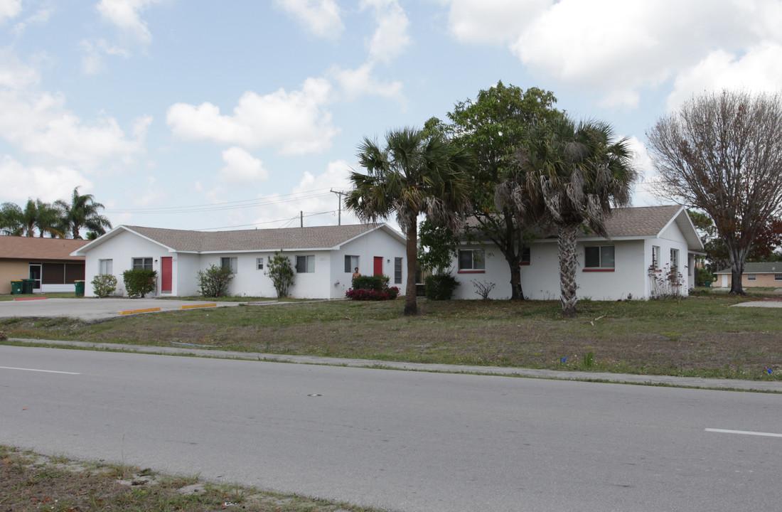 5201 Coronado Pky in Naples, FL - Building Photo