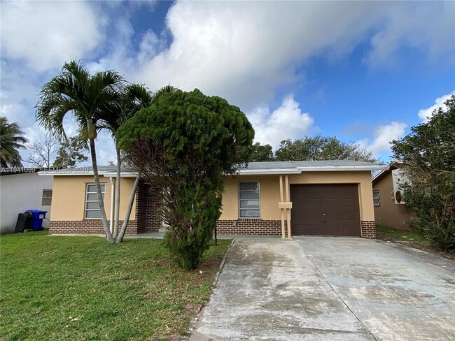 851 SW 63rd Way in North Lauderdale, FL - Building Photo - Building Photo