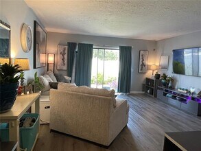 8800 Bardmoor Blvd in Seminole, FL - Building Photo - Building Photo