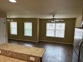 2795 W Cottonwillow Way in Fayetteville, AR - Foto de edificio - Building Photo