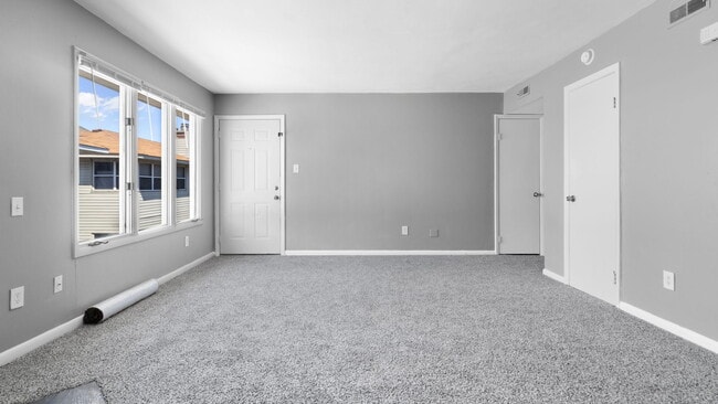 1415 E Ocean View Ave in Norfolk, VA - Building Photo - Building Photo