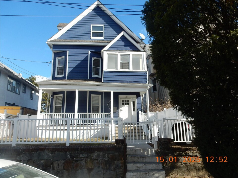 121 S 8th Ave in Mount Vernon, NY - Building Photo