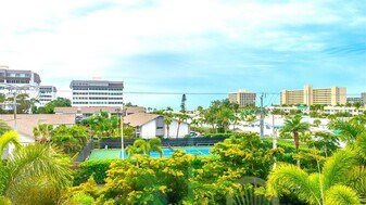 1200 E Peppertree Ln in Sarasota, FL - Building Photo