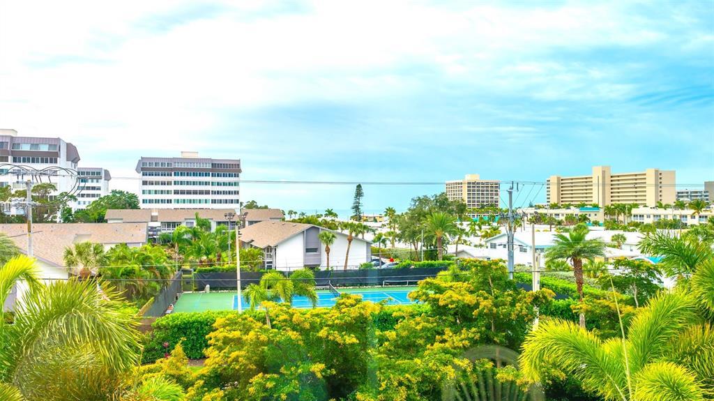 1200 E Peppertree Ln in Sarasota, FL - Foto de edificio