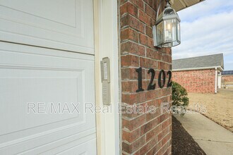 1202 SW Cabriolet St in Bentonville, AR - Building Photo - Building Photo