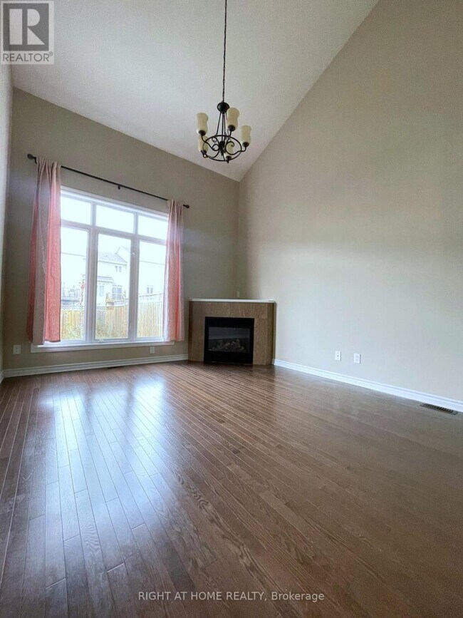 359 Kingbrook Dr in Ottawa, ON - Building Photo - Building Photo