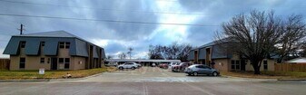 400 Bill Bradford Rd in Sulphur Springs, TX - Building Photo