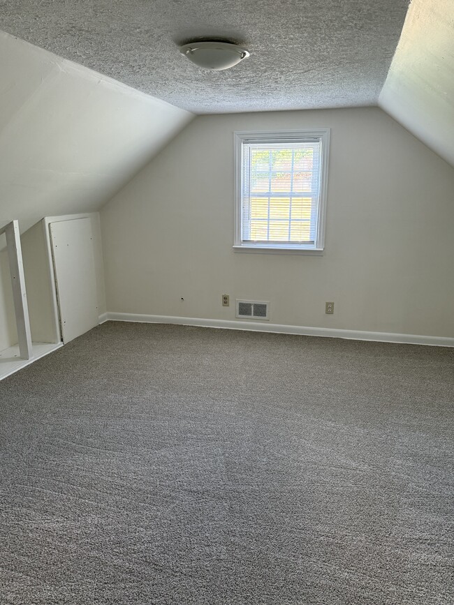 67 Loomis Ave in Plainville, CT - Building Photo - Building Photo