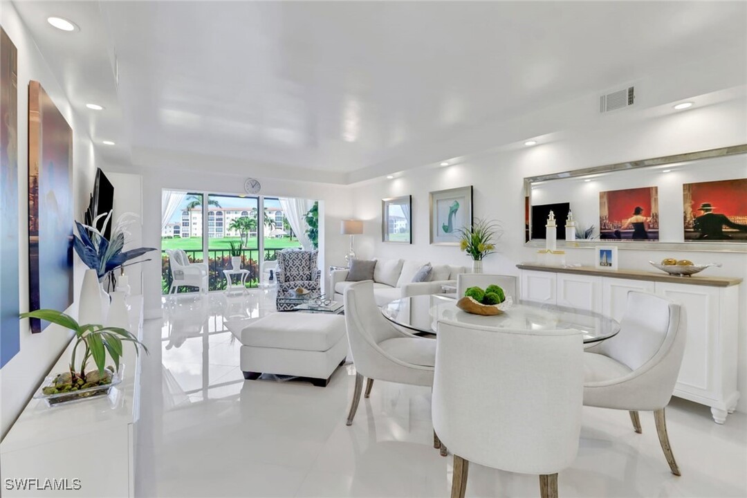 9 High Point Cir N in Naples, FL - Building Photo